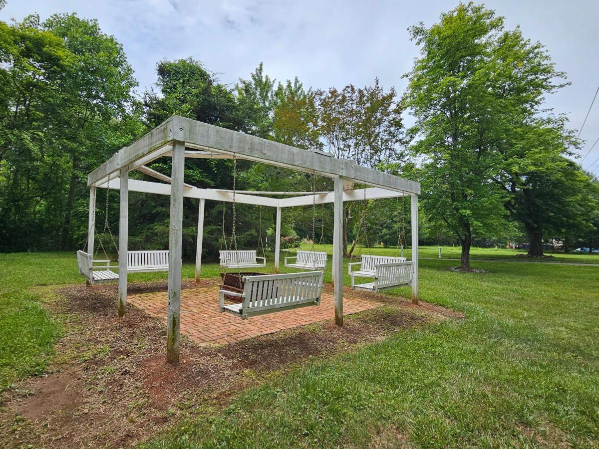 Bed and Breakfast Winridge Manor Madison Heights Esterno foto